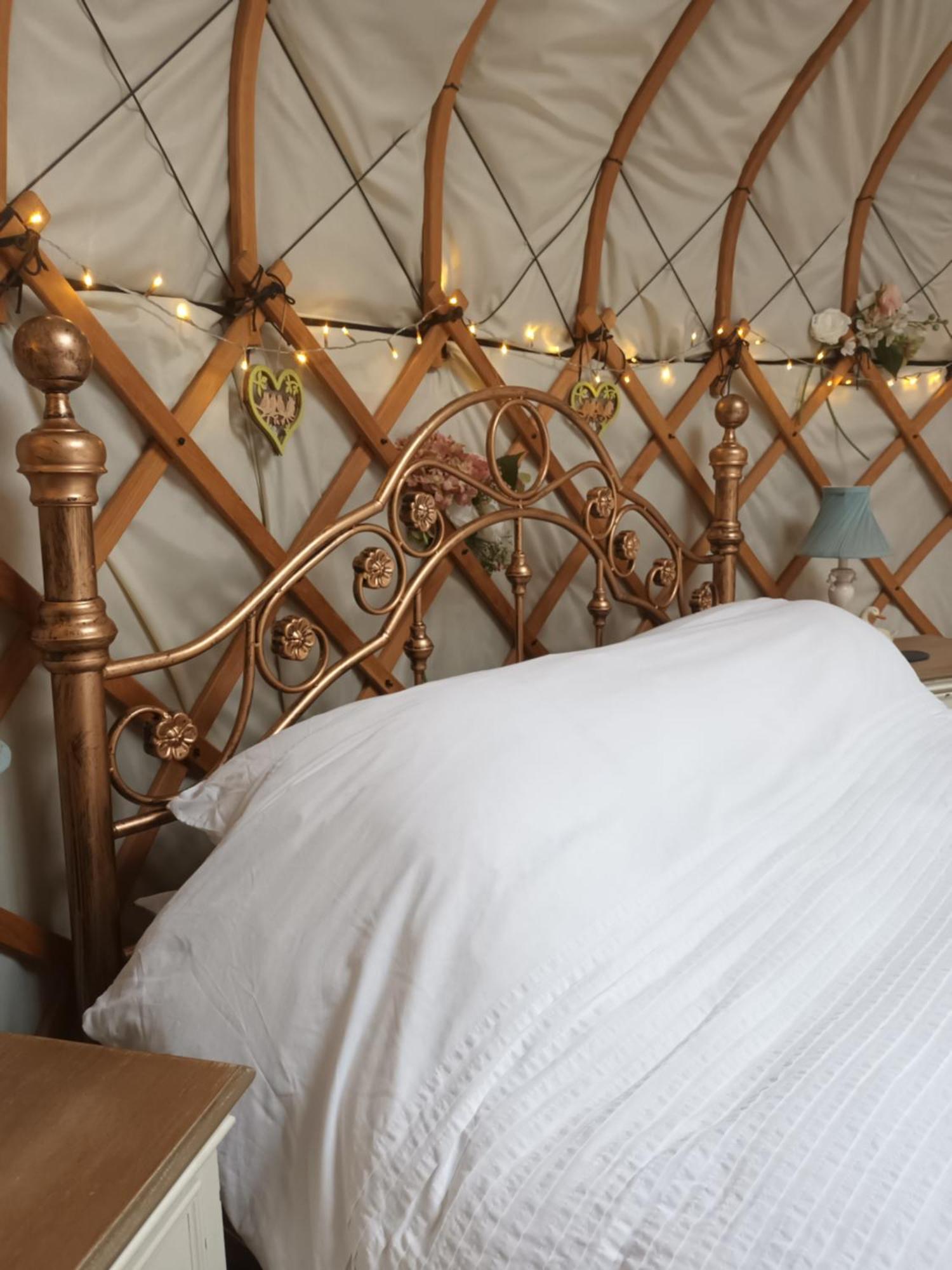 Gingerbread Cottage Yurts Dereham Exterior photo
