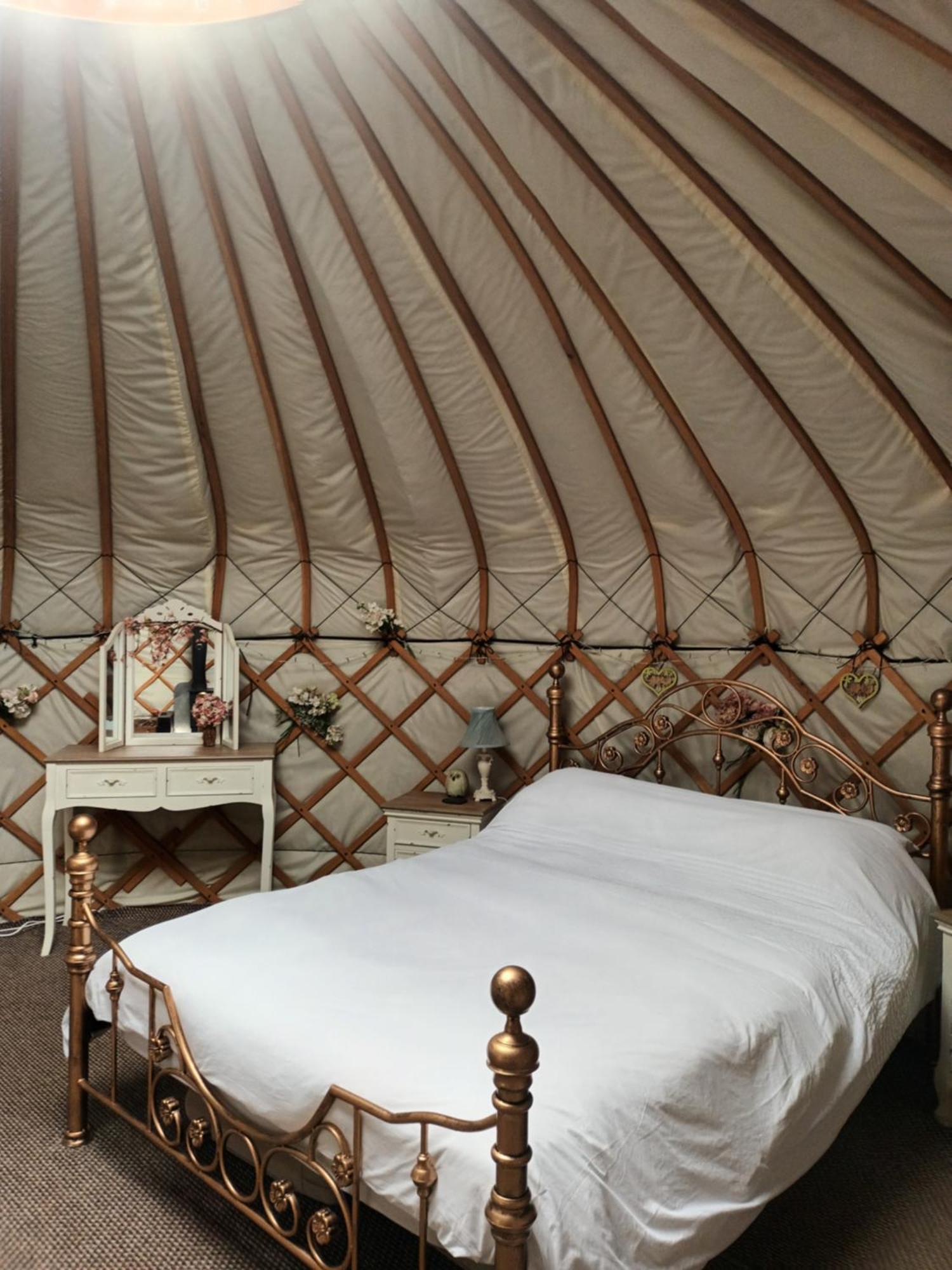 Gingerbread Cottage Yurts Dereham Exterior photo