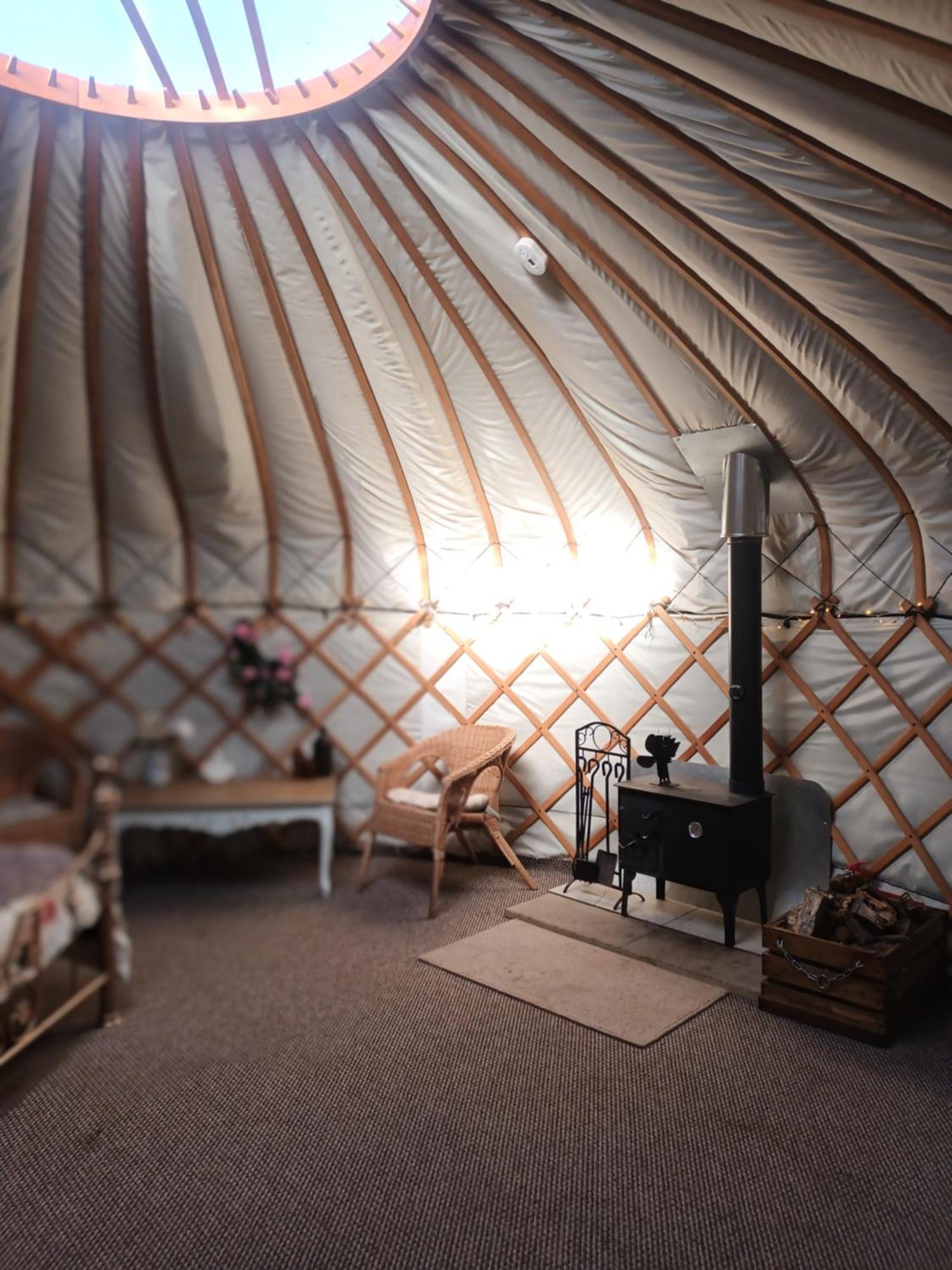 Gingerbread Cottage Yurts Dereham Exterior photo