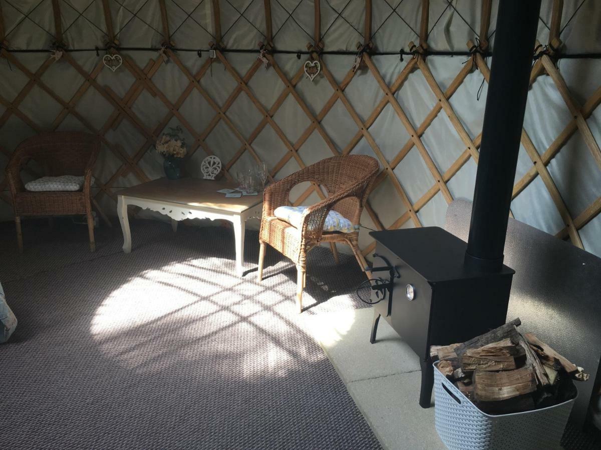 Gingerbread Cottage Yurts Dereham Exterior photo